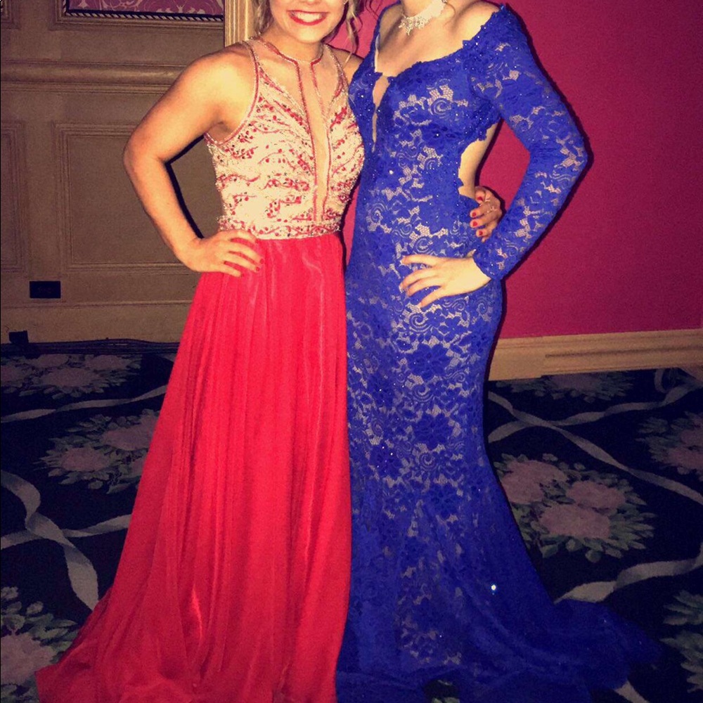 BEAUTIFUL PROM DRESS